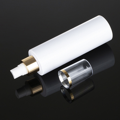 Garrafa contínua de empacotamento do pulverizador da parte superior 250ml do ouro do hotel 500ml da sala do recipiente do álcool cosmético plástico branco da névoa do cabelo