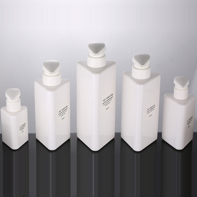 A forma por atacado do triângulo de 100ml 200ml 300ml recicla garrafas mal ventiladas do champô da bomba 500ml do preto plástico do recipiente da loção do animal de estimação