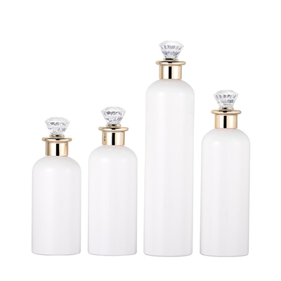ANIMAL DE ESTIMAÇÃO de alta qualidade em volta das garrafas plásticas de empacotamento cosméticas mal ventiladas vazias do champô da loção da alavanca de seleção branca com Diamond Cap