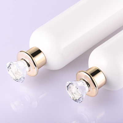 ANIMAL DE ESTIMAÇÃO de alta qualidade em volta das garrafas plásticas de empacotamento cosméticas mal ventiladas vazias do champô da loção da alavanca de seleção branca com Diamond Cap