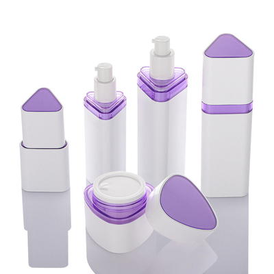 O empacotamento cosmético de carimbo quente ajusta Violet Serum triangular