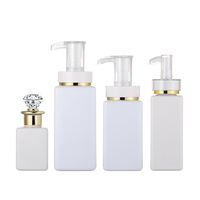 O branco luxuoso de alta qualidade personaliza a garrafa quadrada da loção de cabelo do champô com Diamond Gold Rim Cap