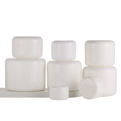O frasco de empacotamento de creme branco redondo, corpo desnata os frascos 50g cosméticos
